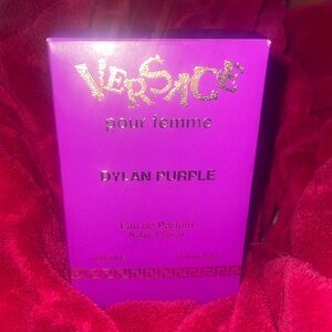 Versace Dylan Purple Eau de Parfum - Vibrant Purple